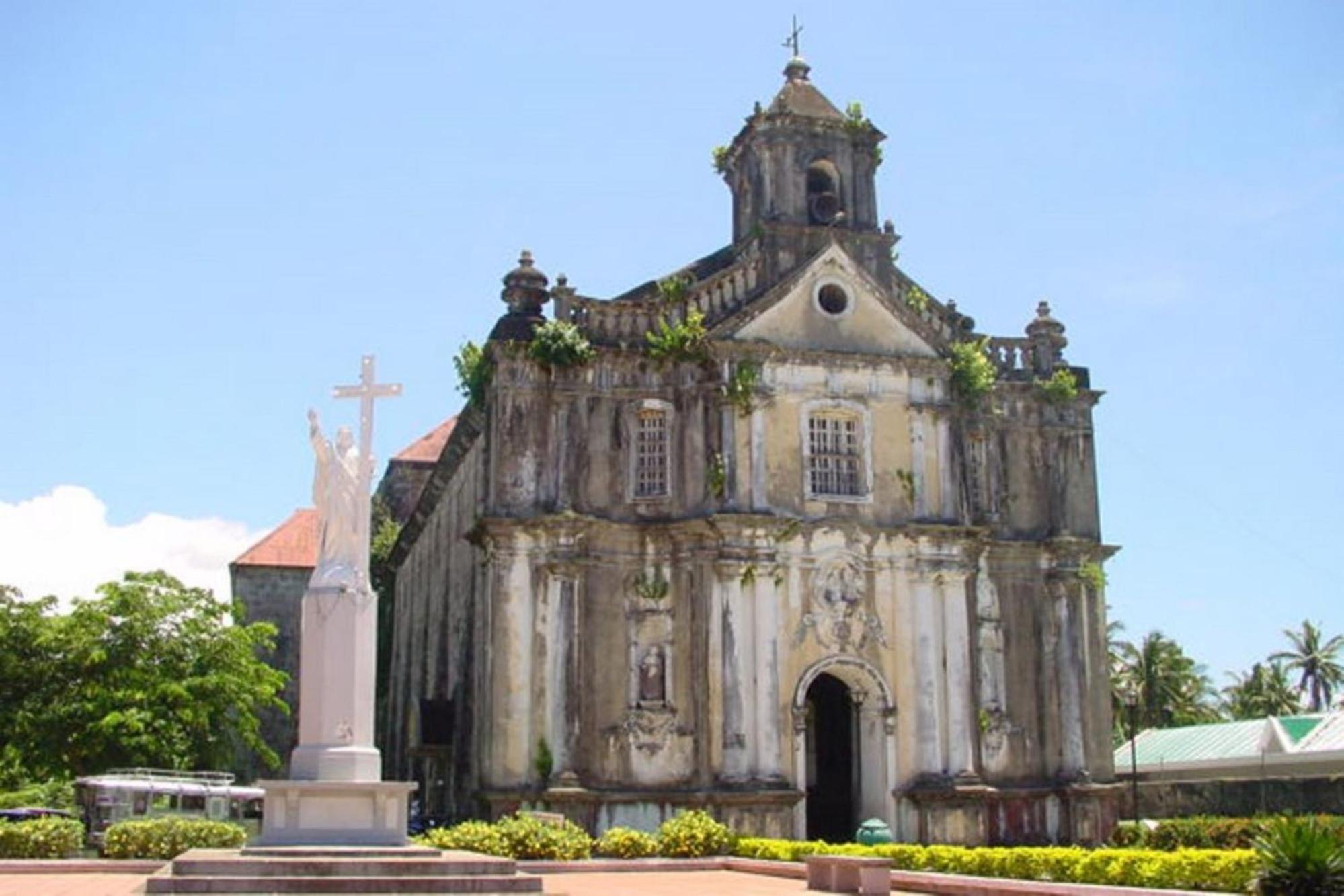 Reddoorz Near Colgante Bridge Naga City Esterno foto