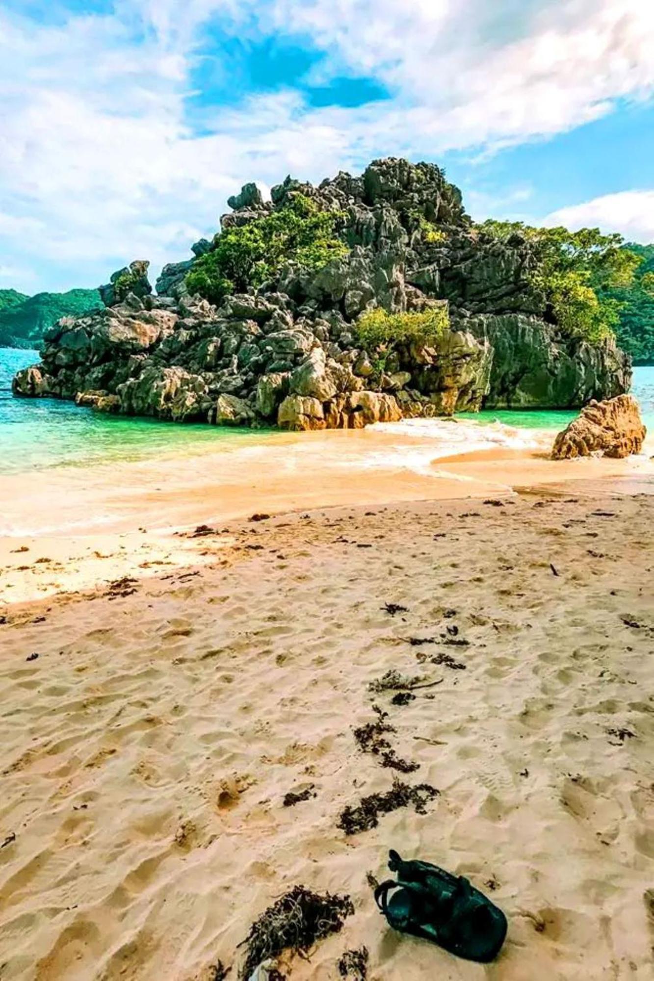 Reddoorz Near Colgante Bridge Naga City Esterno foto